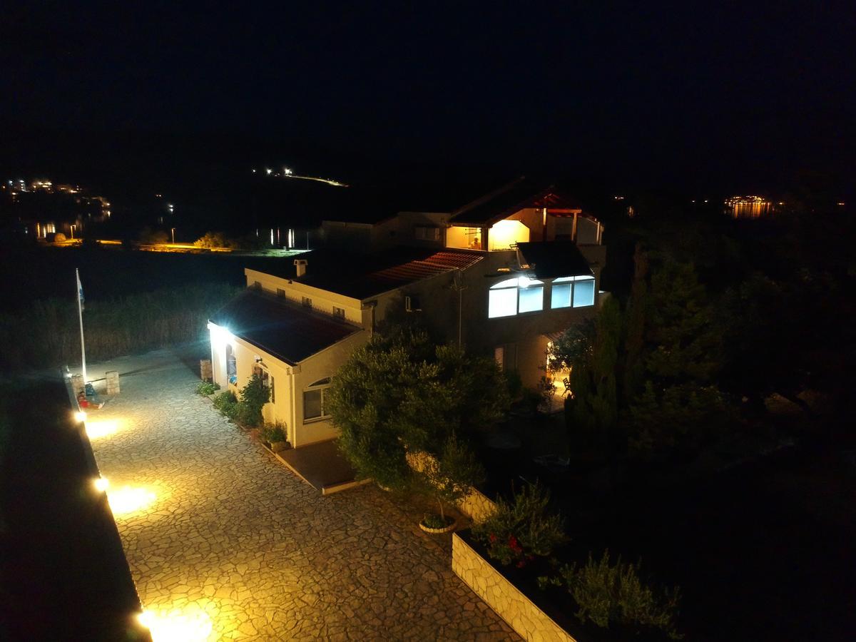 Apartments Dinko Novalja Exterior photo