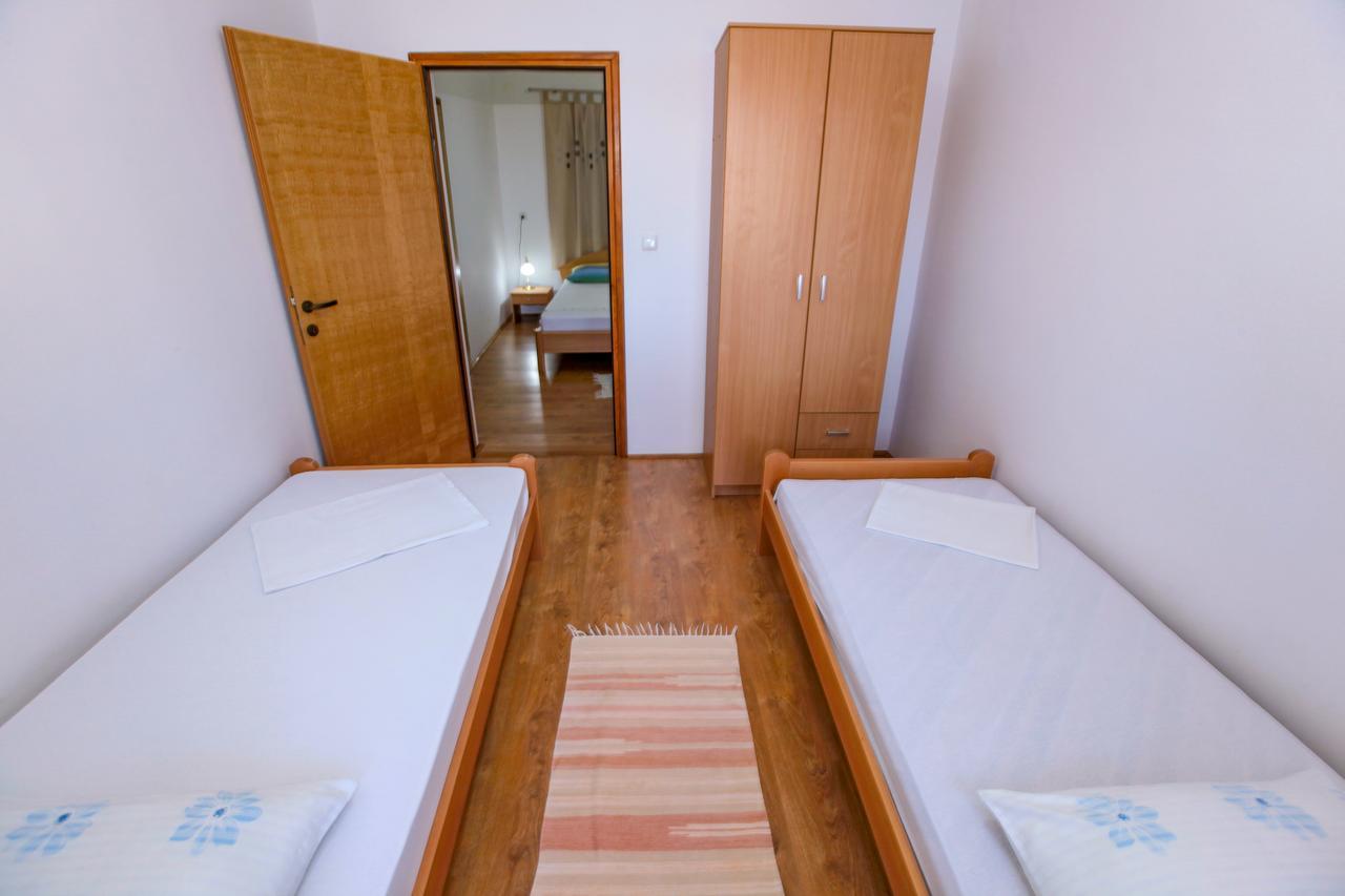 Apartments Dinko Novalja Exterior photo